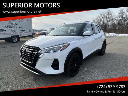 Used 2022 Nissan Kicks SV image 1