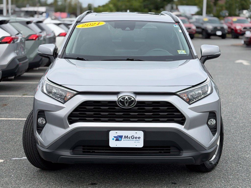 Used 2021 Toyota RAV4 XLE w/ Convenience Package AWD/4WD image 2