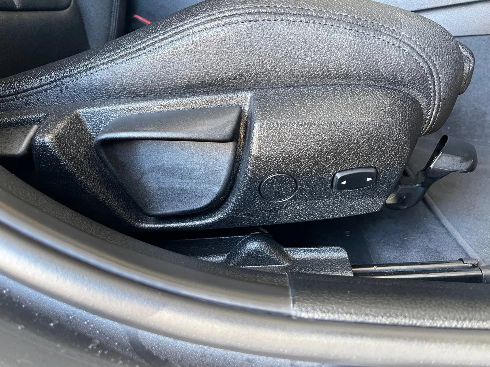 Used 2015 BMW 320i Sedan RWD image 5