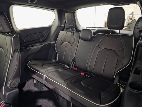 New 2026 Chrysler Pacifica Limited w/ S Appearance Package image 22