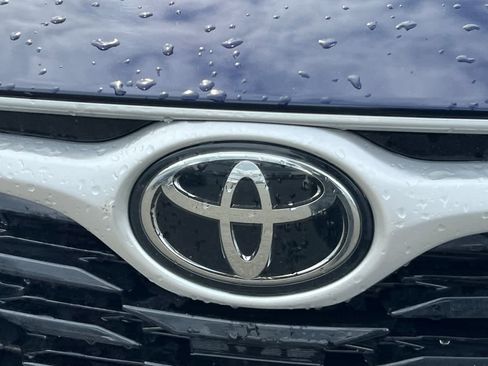 Used 2022 Toyota Highlander XLE image 13