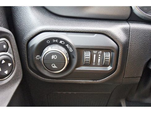 Used 2022 Jeep Gladiator Sport AWD/4WD image 19