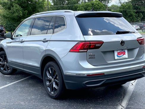 Used 2024 Volkswagen Tiguan SE AWD/4WD image 8