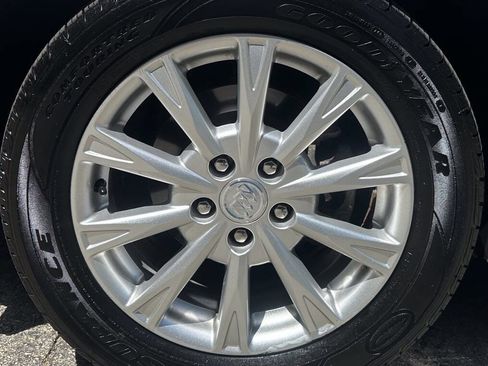 Used 2011 Buick Lucerne CXL FWD image 11