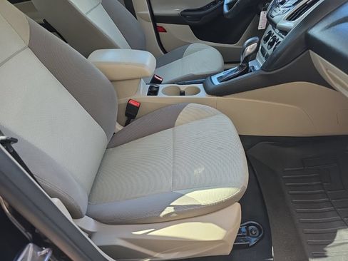 Used 2014 Ford Focus SE FWD image 22