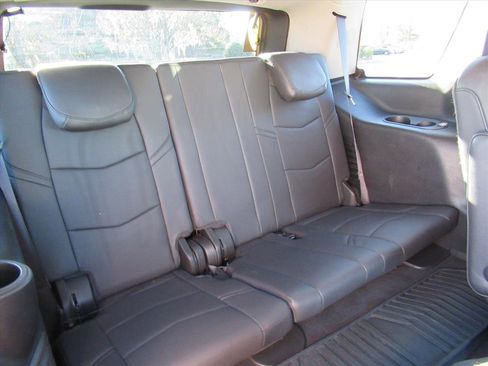 Used 2019 Cadillac Escalade Luxury image 17