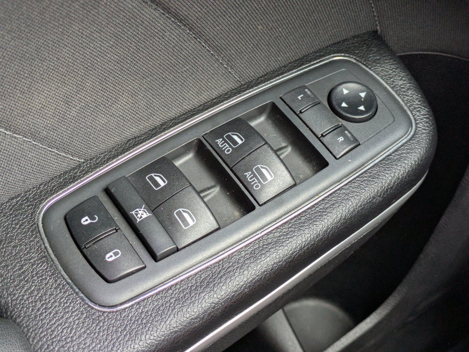 Used 2019 Dodge Charger R/T w/ Navigation & Travel Group RWD image 17