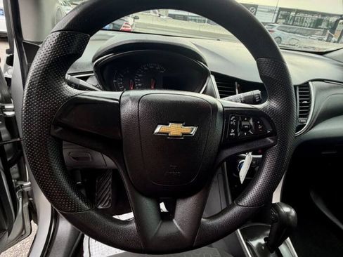 Used 2018 Chevrolet Trax LS FWD image 17