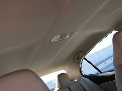 Certified 2021 Toyota Camry LE image 21