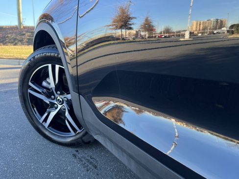 Used 2025 Volvo XC40 B5 Core image 38