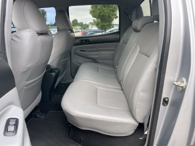 Used 2014 Toyota Tacoma 4x4 Double Cab w/ Limited Package image 28