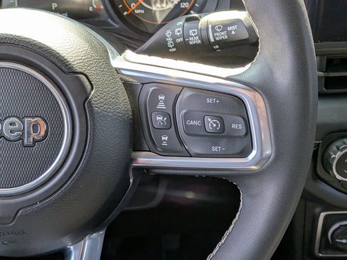 Used 2025 Jeep Wrangler Unlimited Sahara AWD/4WD image 15