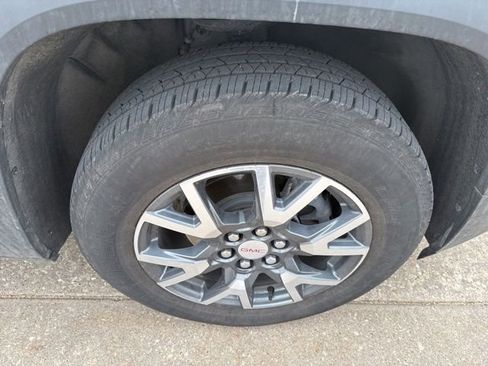 Used 2023 GMC Acadia SLT w/ Preferred Package image 25