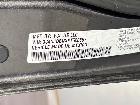 Used 2023 Jeep Compass Latitude w/ Sun and Sound Group AWD/4WD image 31