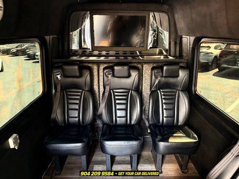 Used 2015 Mercedes-Benz Sprinter 3500 image 27