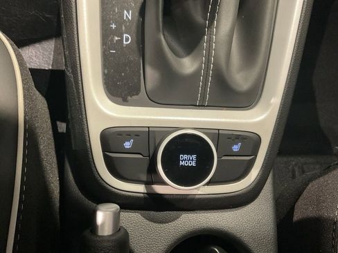 New 2025 Hyundai Venue Limited image 12