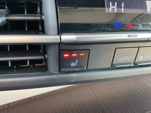 Used 2024 Toyota Sienna XLE image 22