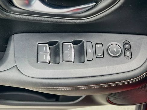 Used 2025 Honda HR-V Sport image 12