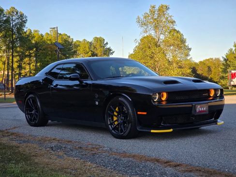 Used 2023 Dodge Challenger SRT Hellcat image 3