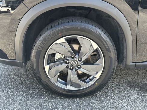 Certified 2025 Nissan Rogue SV image 31