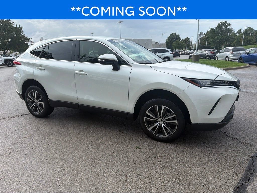 Used 2022 Toyota Venza LE AWD/4WD image 4