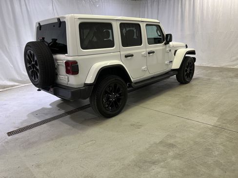 Used 2025 Jeep Wrangler Unlimited Sahara AWD/4WD image 11