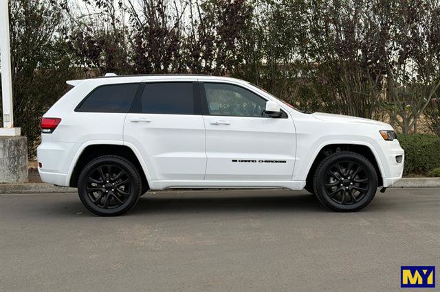 Used 2022 Jeep Grand Cherokee Laredo X AWD/4WD image 3