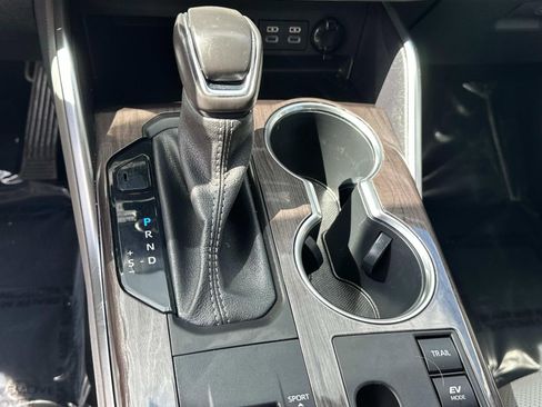 Used 2023 Toyota Highlander Limited image 11