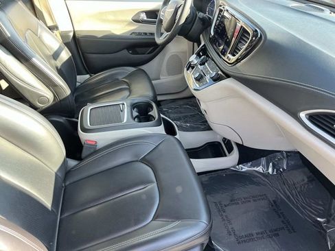 Used 2024 Chrysler Pacifica Limited FWD image 26