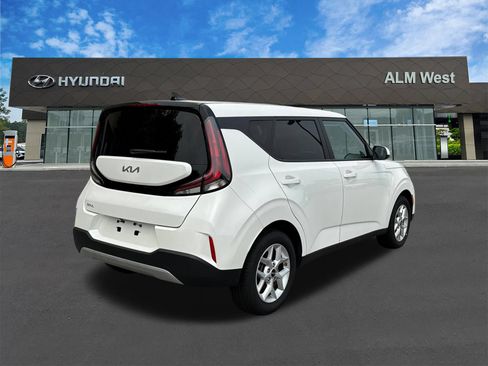 Used 2025 Kia Soul LX w/ LX Technology Package FWD image 5