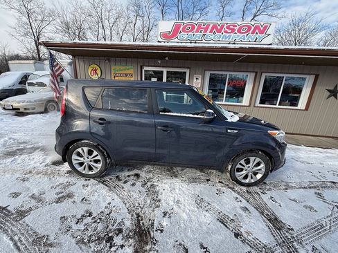 Used 2016 Kia Soul ! w/ Premium Package FWD image 3