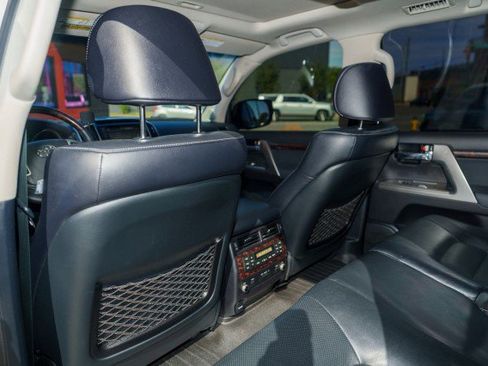 Used 2013 Toyota Land Cruiser image 21