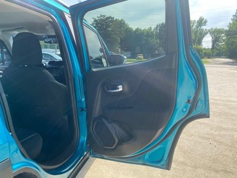 Used 2021 Jeep Renegade Latitude w/ Convenience Group FWD image 11
