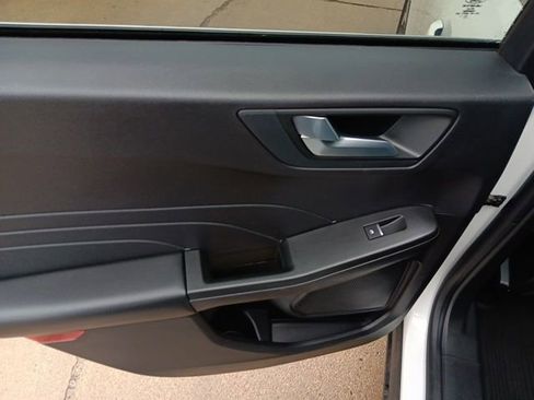 Used 2022 Ford Escape Titanium image 27