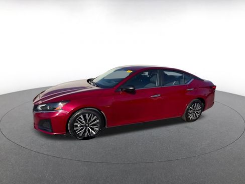 Used 2025 Nissan Altima 2.5 SV image 4