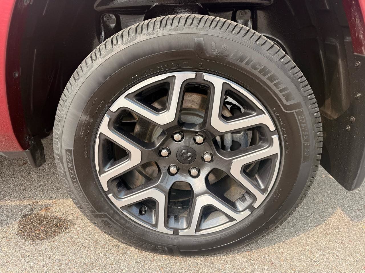 Used 2025 RAM 1500 Laramie AWD/4WD image 11