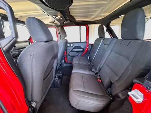 Used 2022 Jeep Wrangler Unlimited Sahara w/ Cold Weather Group AWD/4WD image 27