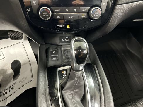 Used 2020 Nissan Rogue SV w/ Sun & Sound Touring Package AWD/4WD image 18