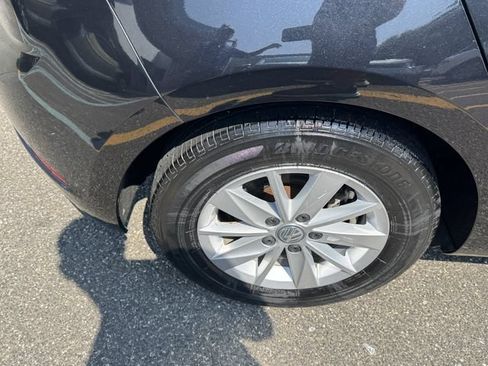 Used 2019 Volkswagen Golf S FWD image 10