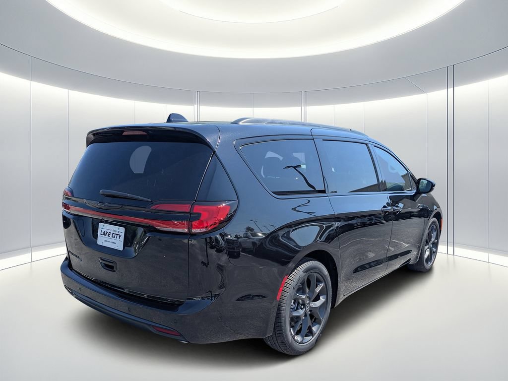 New 2026 Chrysler Pacifica Select w/ S Appearance Package FWD image 4