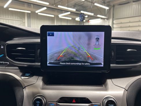 Used 2022 Ford Explorer XLT w/ Equipment Group 202A image 20