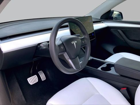 Used 2022 Tesla Model Y Performance AWD/4WD image 16