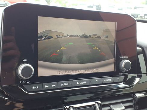 Used 2022 Nissan Pathfinder SV AWD/4WD image 13