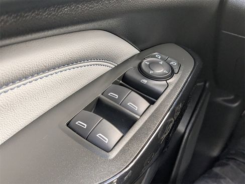 Certified 2025 Chevrolet Trax LT w/ LT Convenience Package image 15