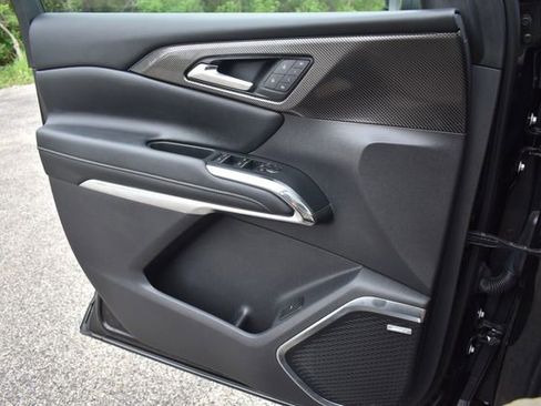 New 2025 Chevrolet Traverse High Country w/ LPO, Floor Liner Package FWD image 39
