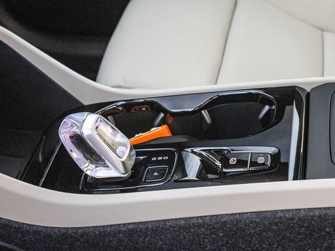 New 2026 Volvo XC40 B4 Plus w/ Climate Package FWD image 28