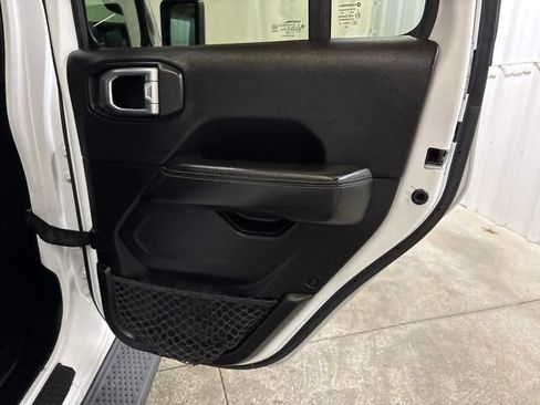 Used 2019 Jeep Wrangler Unlimited Sahara w/ Uconnect 4C Nav & Sound Group AWD/4WD image 27
