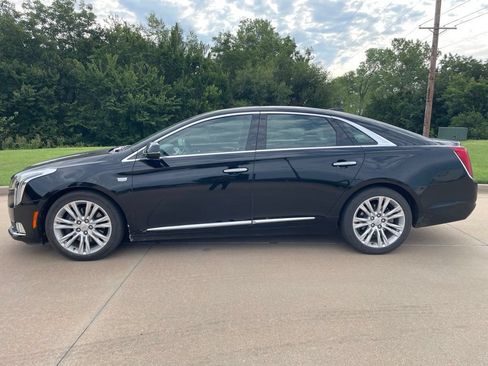 Used 2019 Cadillac XTS Luxury FWD image 2