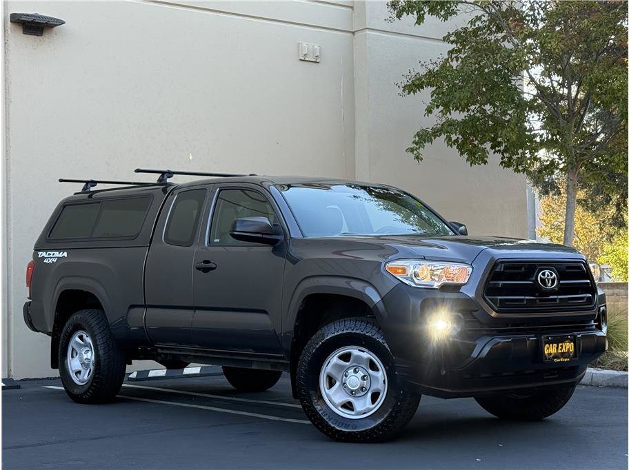 Used 2017 Toyota Tacoma SR AWD/4WD image 24