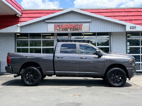 Used 2025 RAM 2500 Laramie AWD/4WD image 2